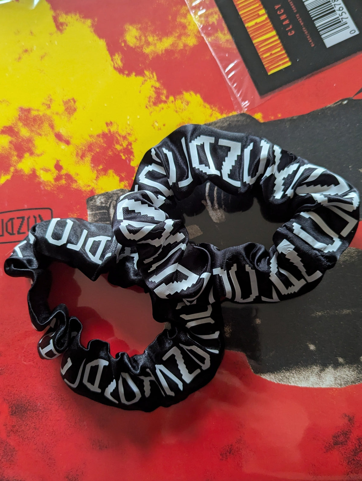 Twenty One Pilots: Clancy Scrunchie – Syrup Stuff